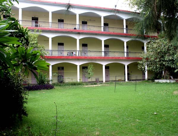 Chandra Dental College Safedabad